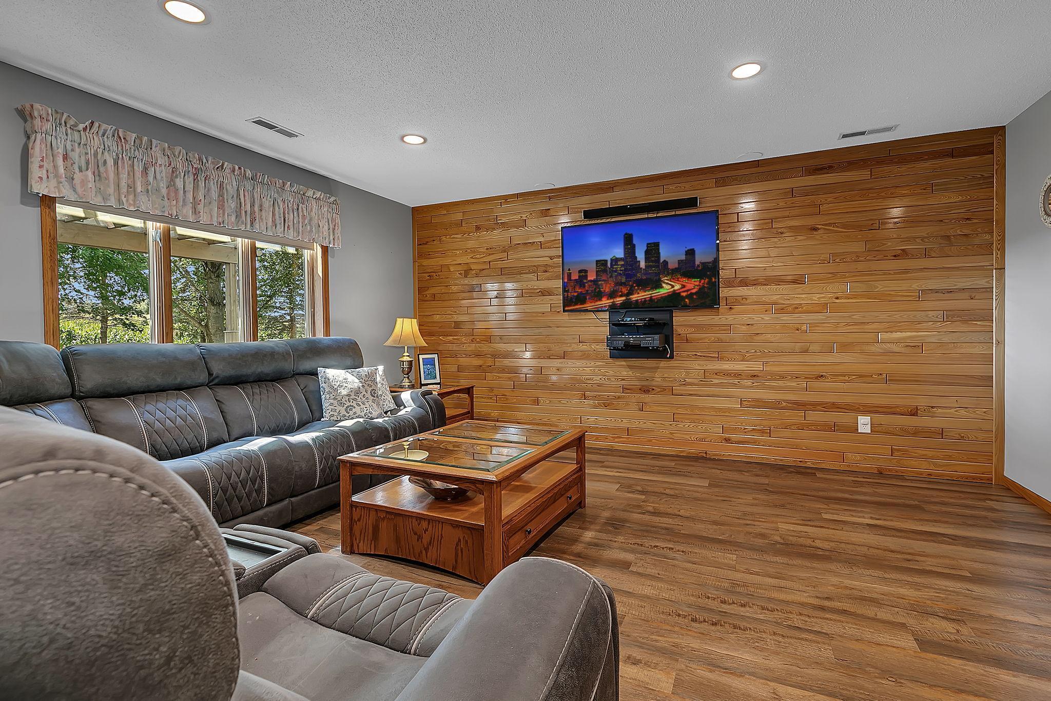 Large living room is great for entertaining!