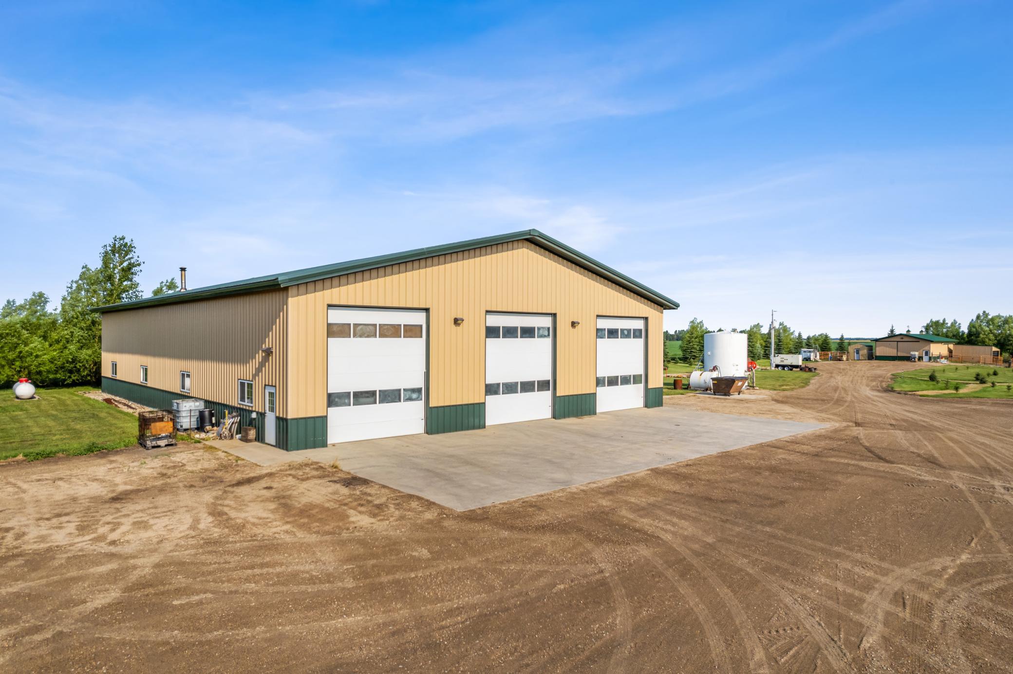 70x100 Shop Exterior