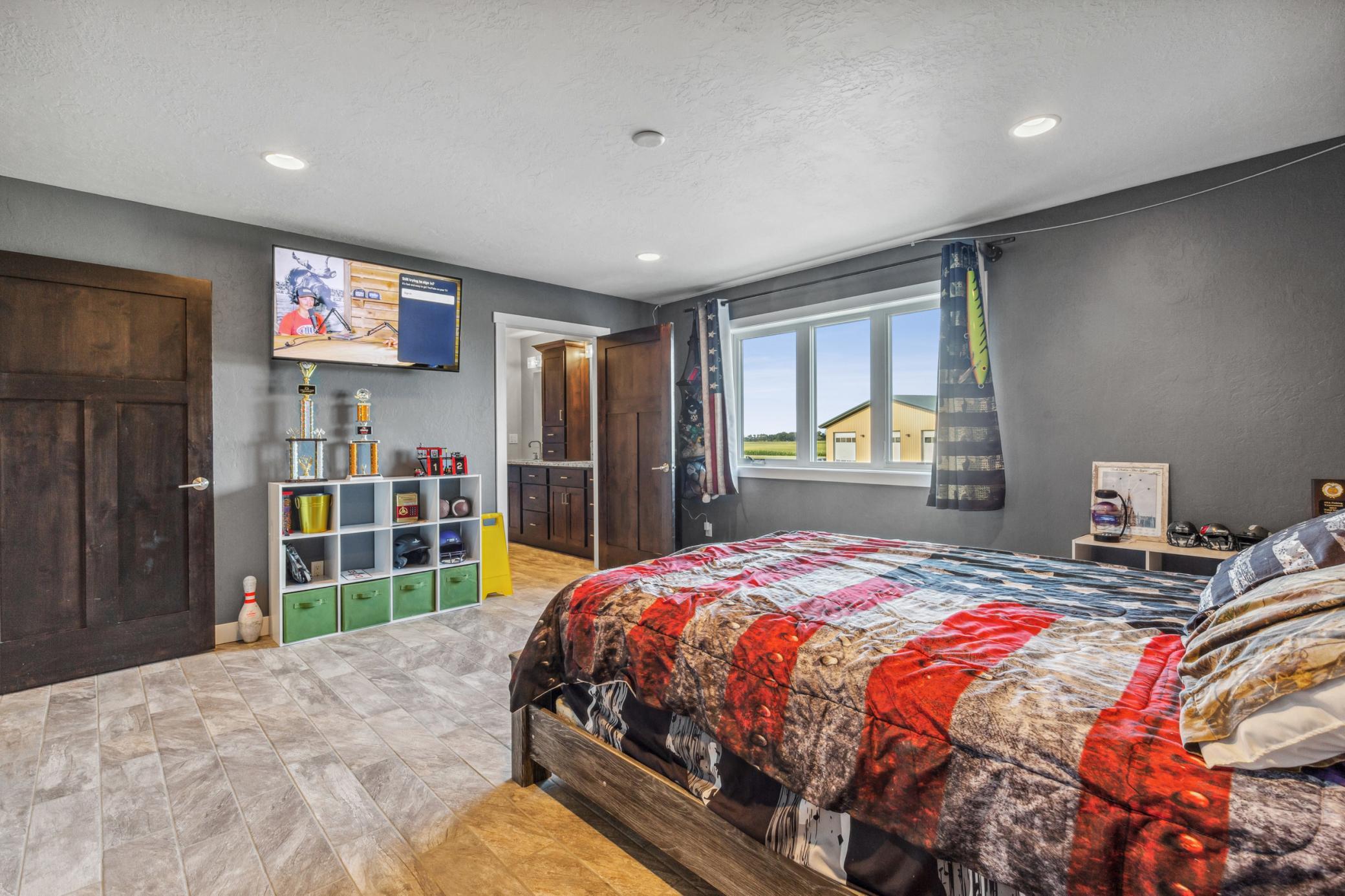Upper Bedroom 2
