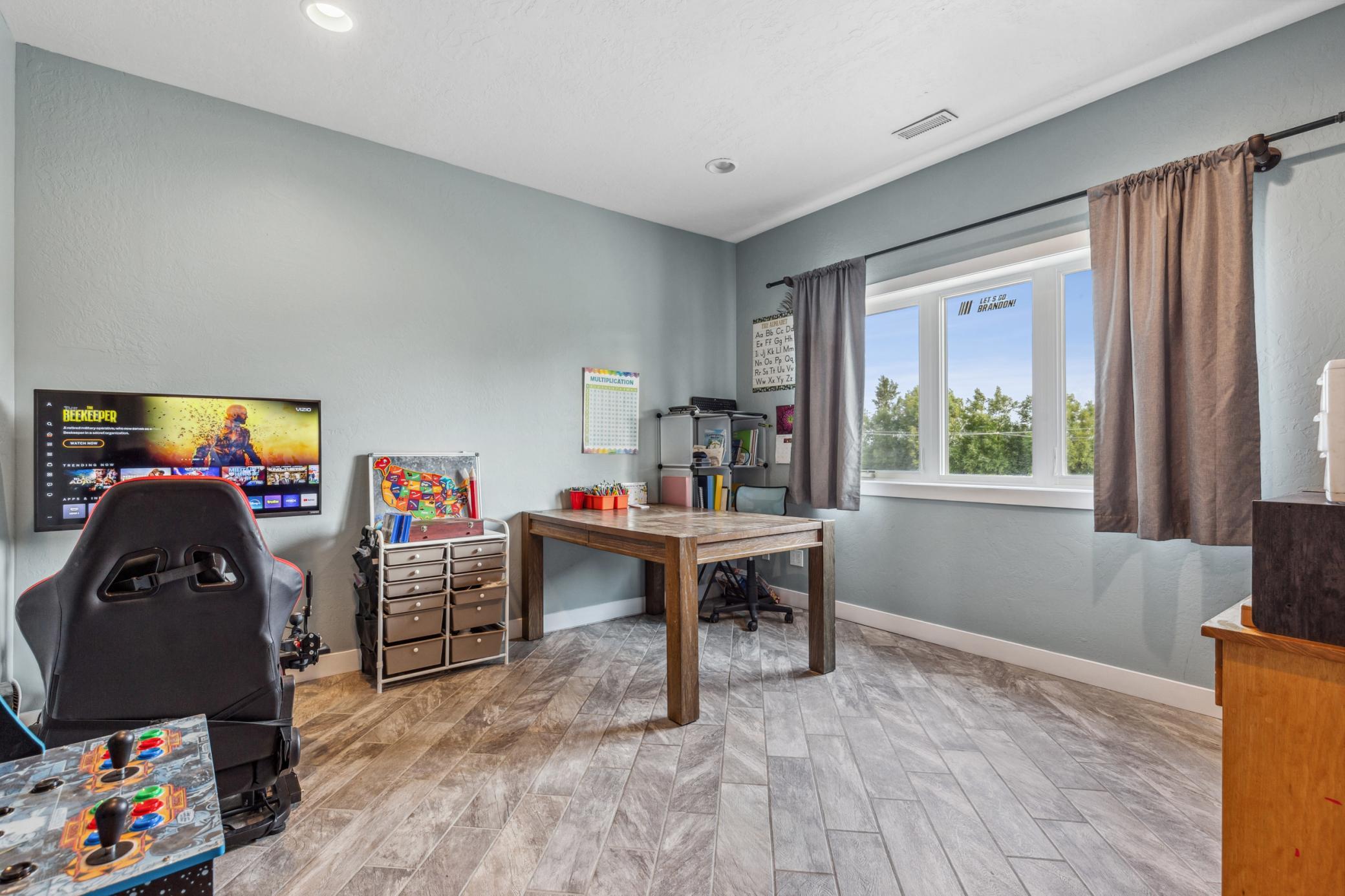 Bedroom / Office