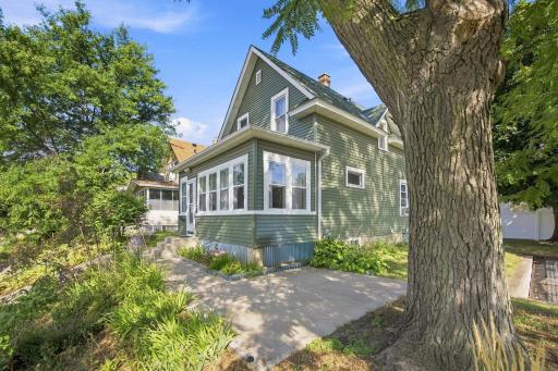 3-web-or-mls-1825 W Minnehaha Ave-3.jpg
