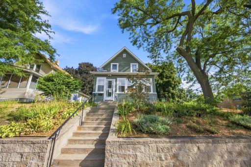 1-web-or-mls-1825 W Minnehaha Ave-1.jpg