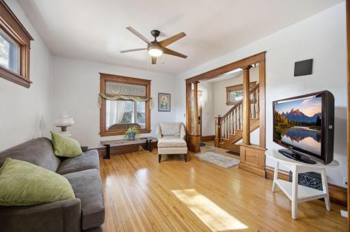 6-web-or-mls-1825 W Minnehaha Ave-4.jpg