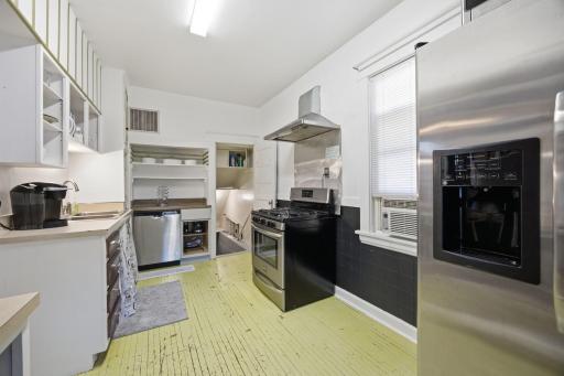 12-web-or-mls-1825 W Minnehaha Ave-9.jpg