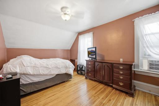 16-web-or-mls-1825 W Minnehaha Ave-10.jpg
