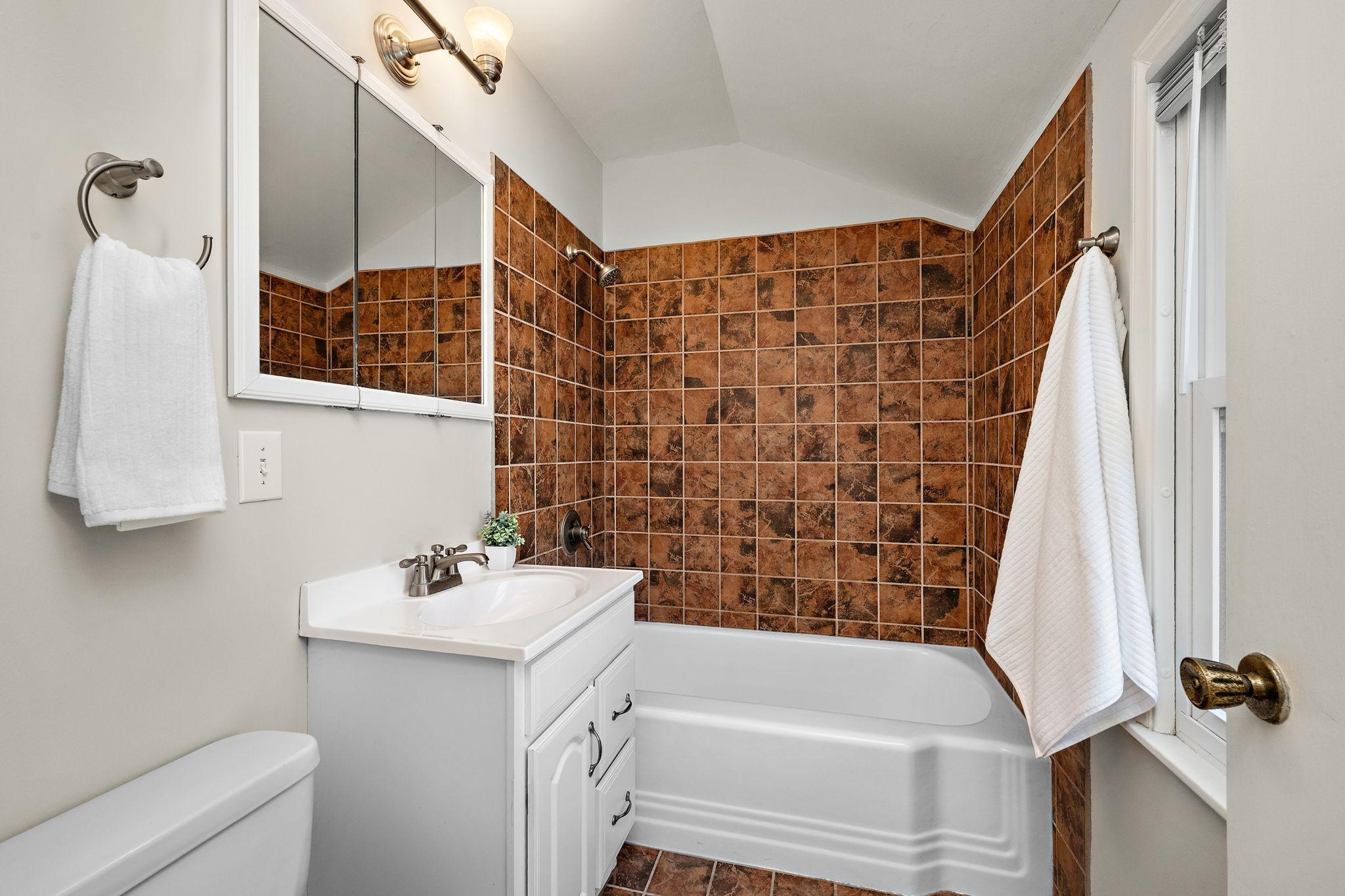 Upper level full bathroom