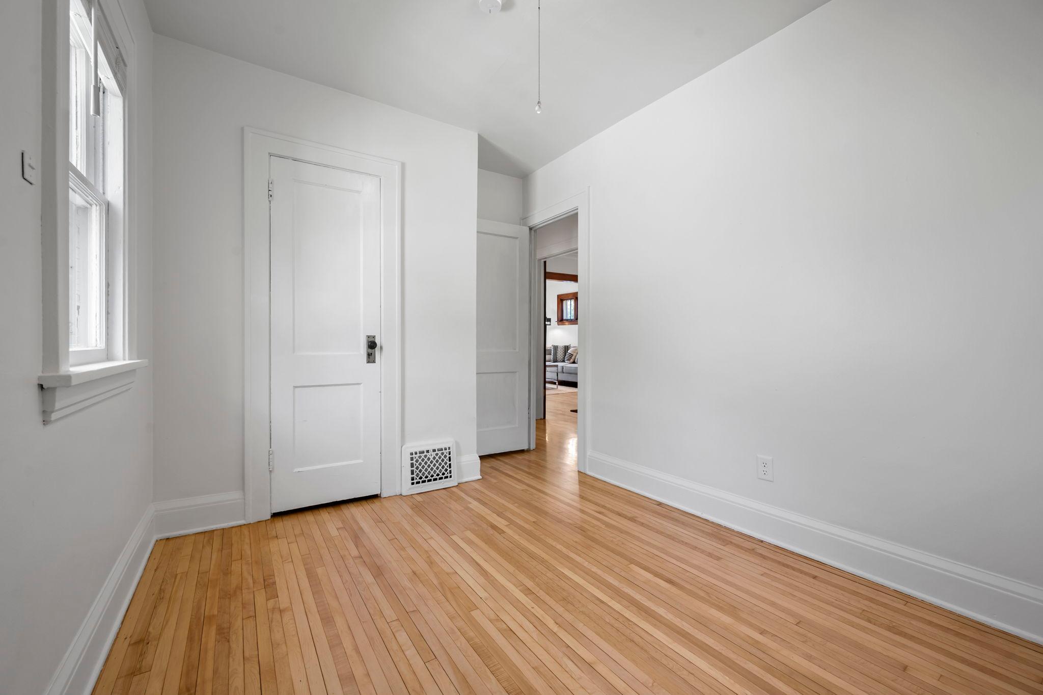 44-web-or-mls-4142 18th Ave-231.jpg