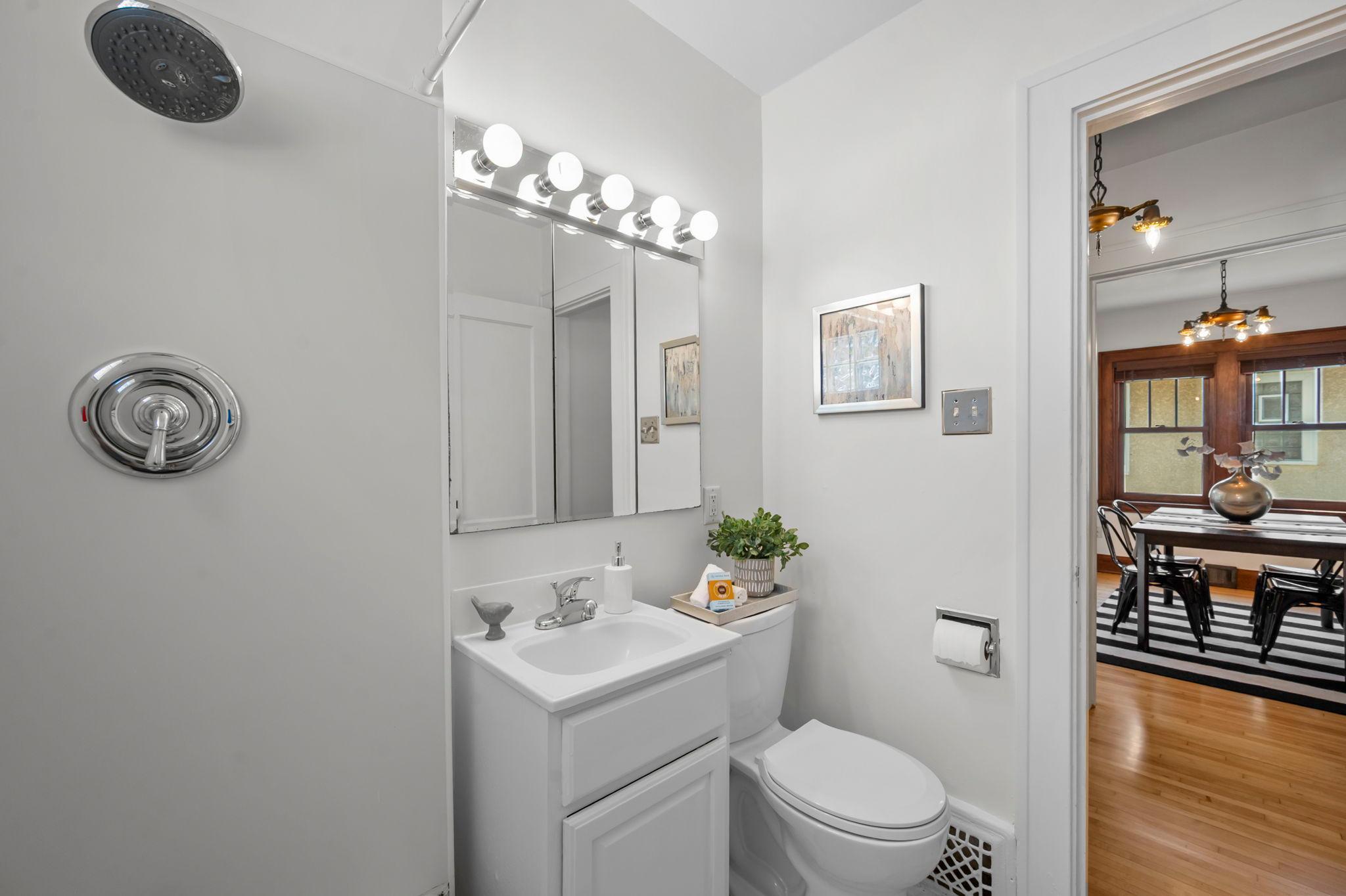 41-web-or-mls-4142 18th Ave-216.jpg