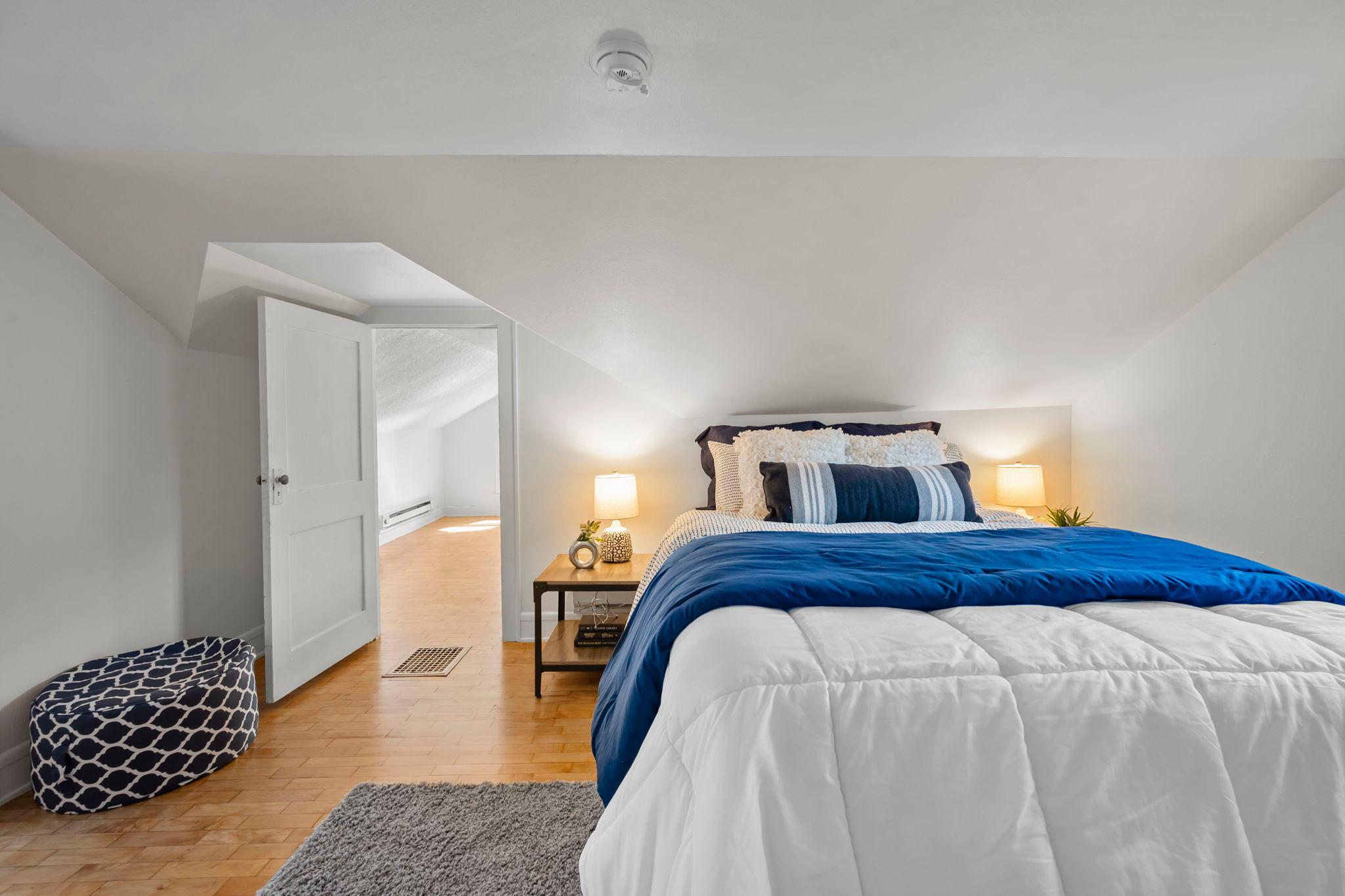 47-web-or-mls-4142 18th Ave-246.jpg