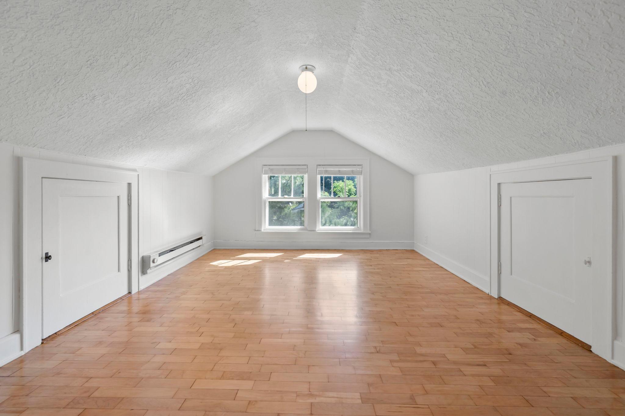 53-web-or-mls-4142 18th Ave-276.jpg