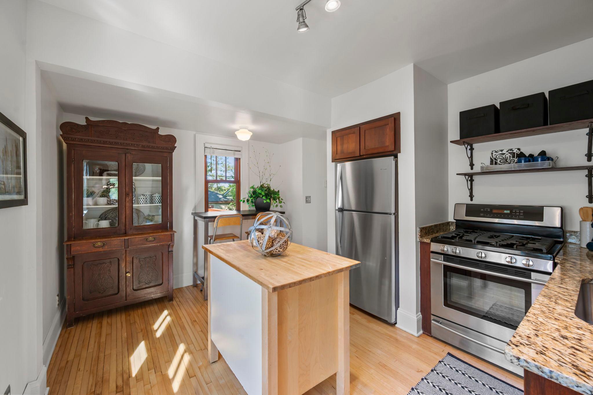 28-web-or-mls-4142 18th Ave-155.jpg