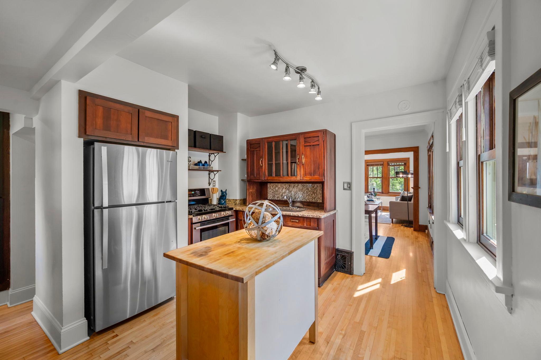 29-web-or-mls-4142 18th Ave-160.jpg
