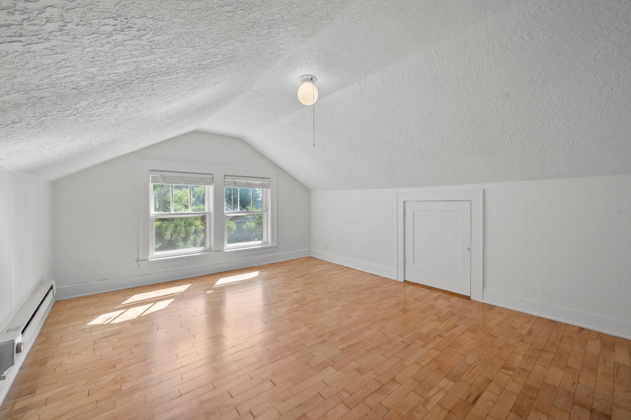 54-web-or-mls-4142 18th Ave-281.jpg
