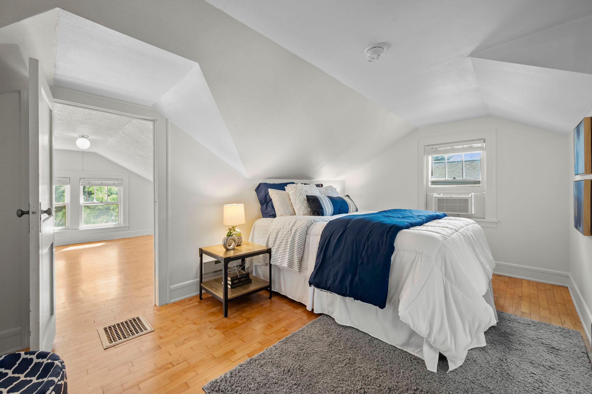 48-web-or-mls-4142 18th Ave-251.jpg