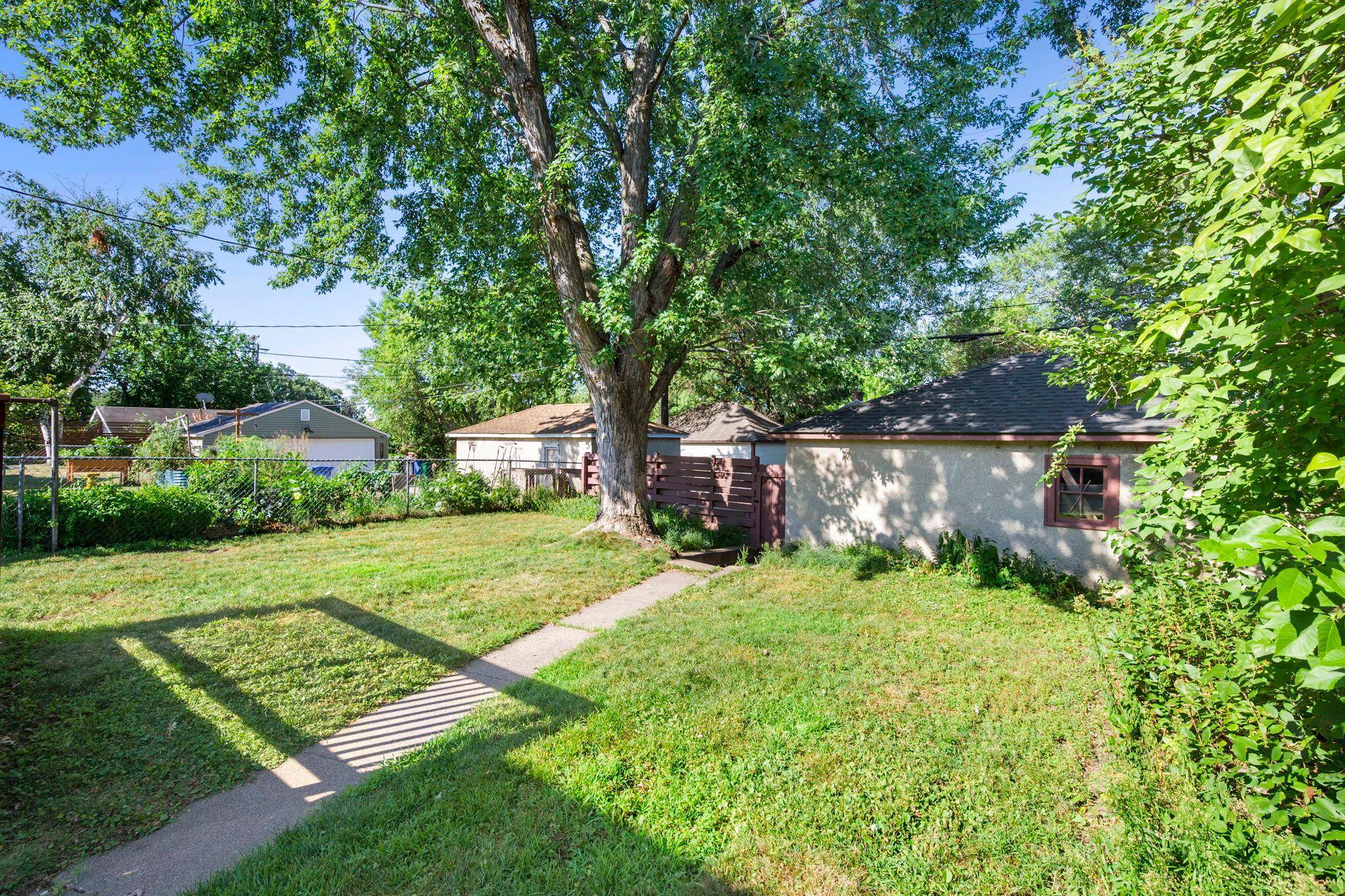 71-web-or-mls-4142 18th Ave-24.jpg
