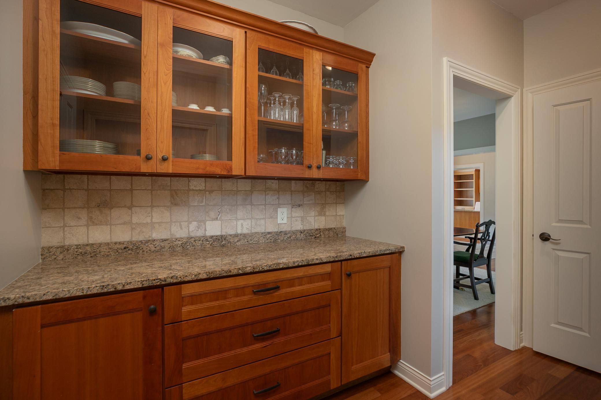 19-19-Butler's Pantry.jpg