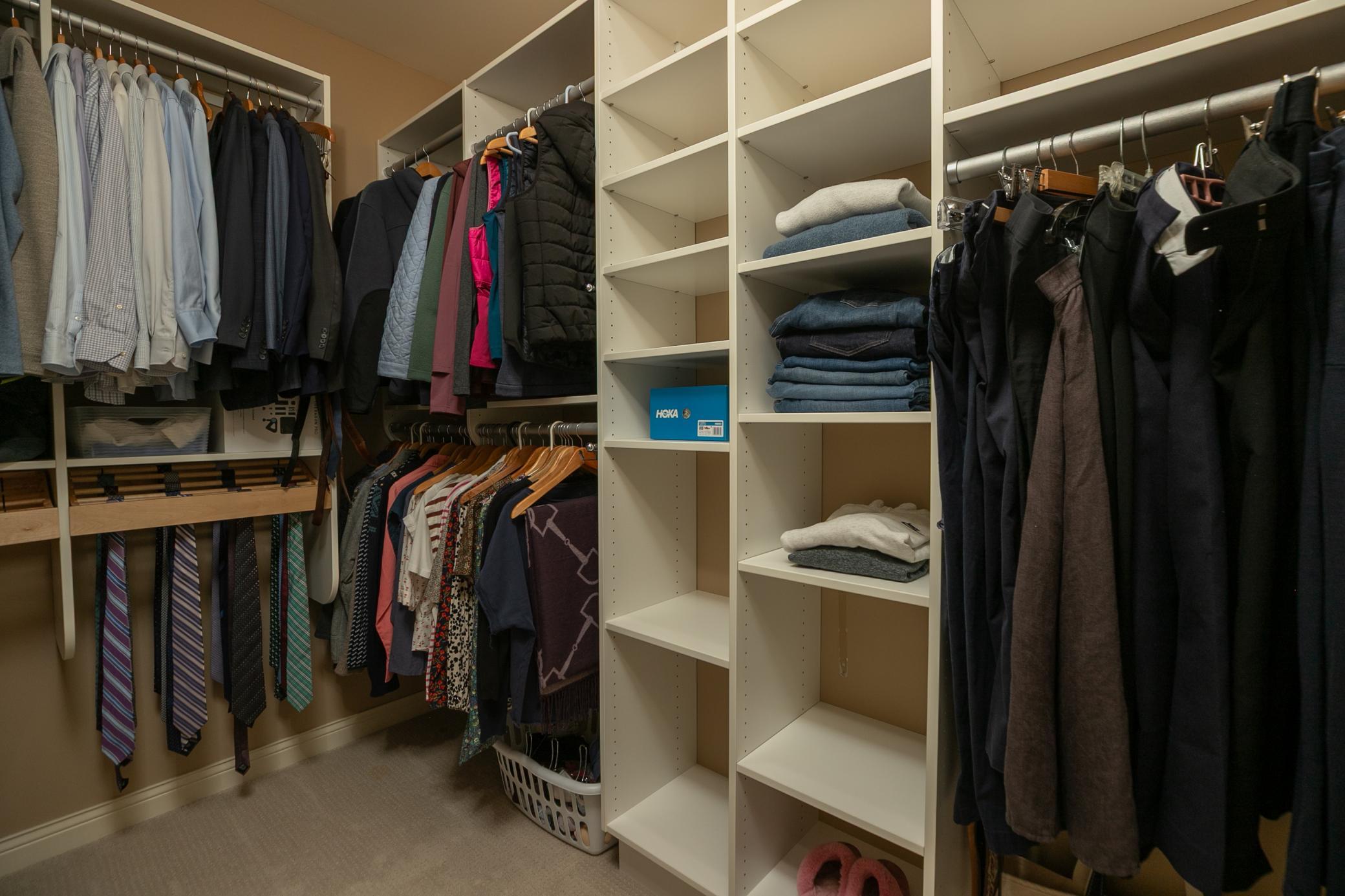 30-30-Walk in Closet.jpg