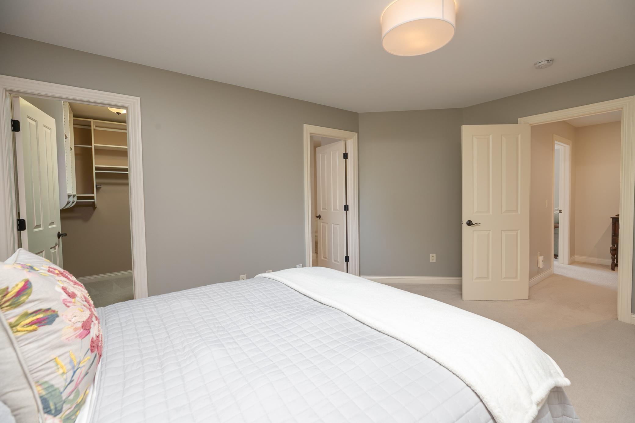 33-33-Bedroom 2.jpg