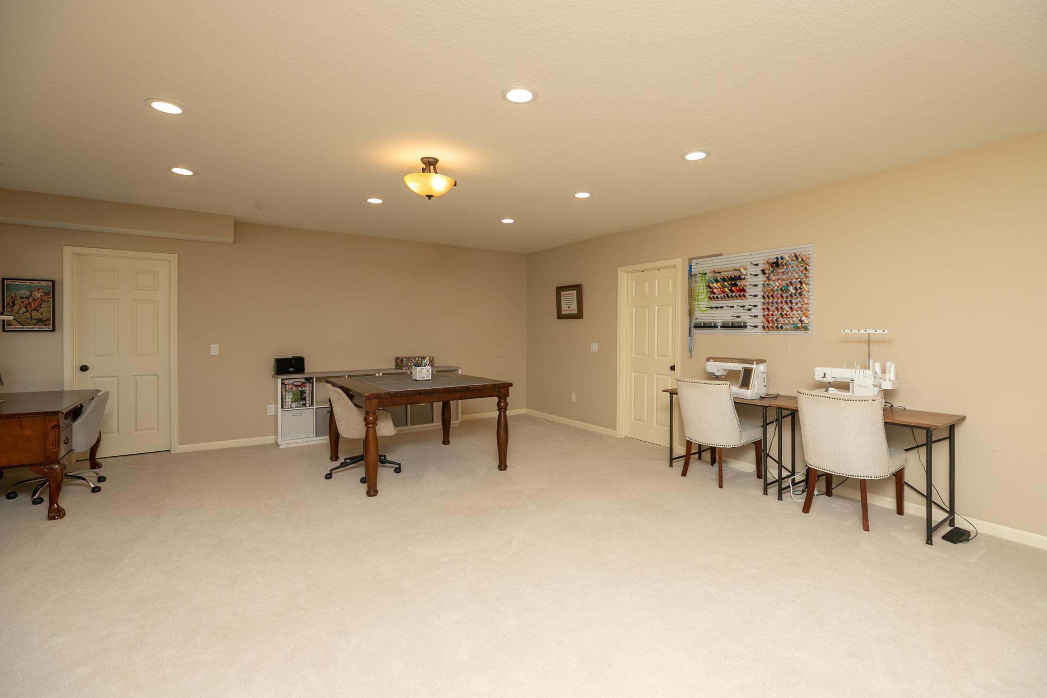 44-44-Family Room.jpg
