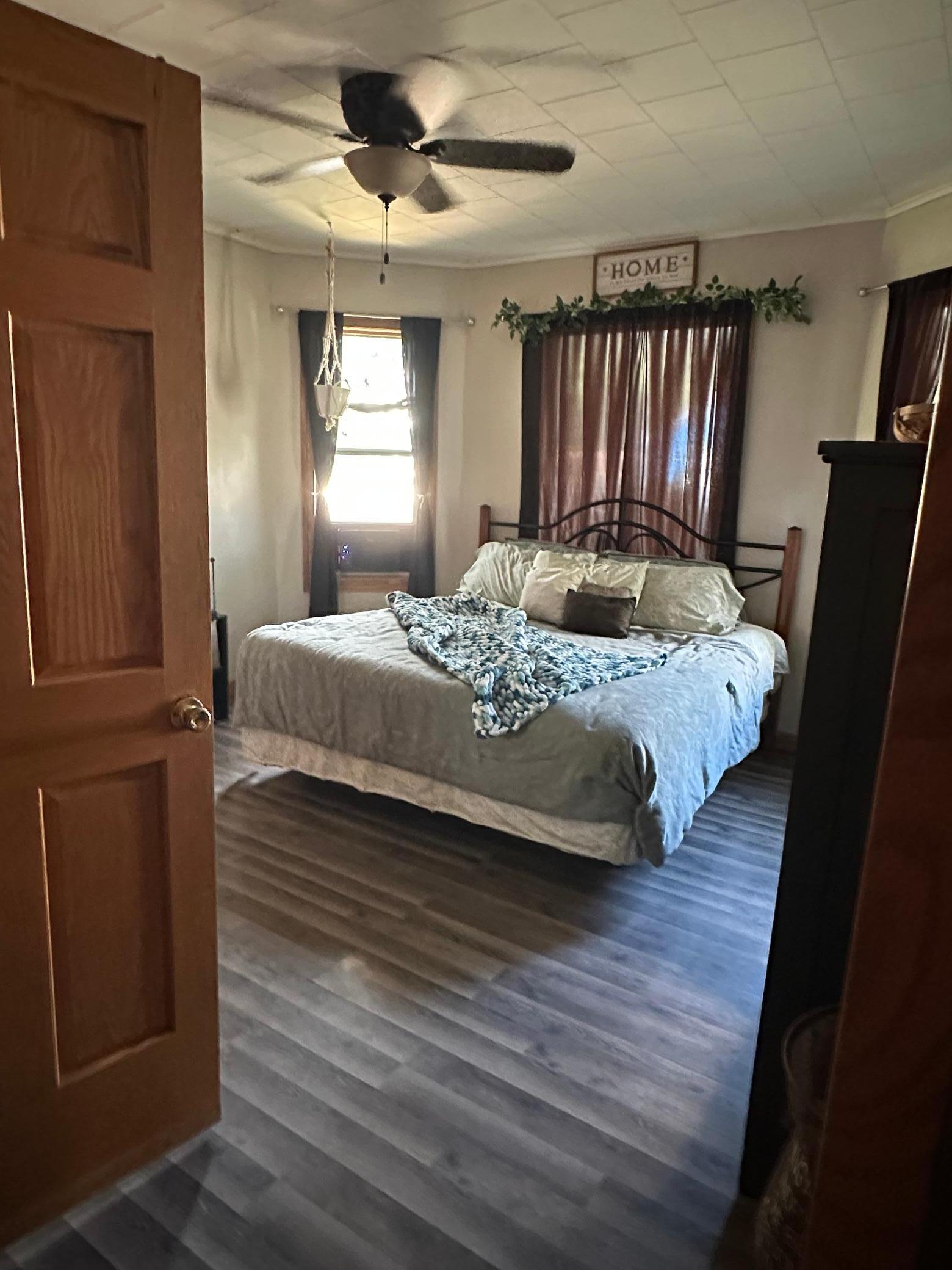 Office space, currently used as a non conforming bedroom