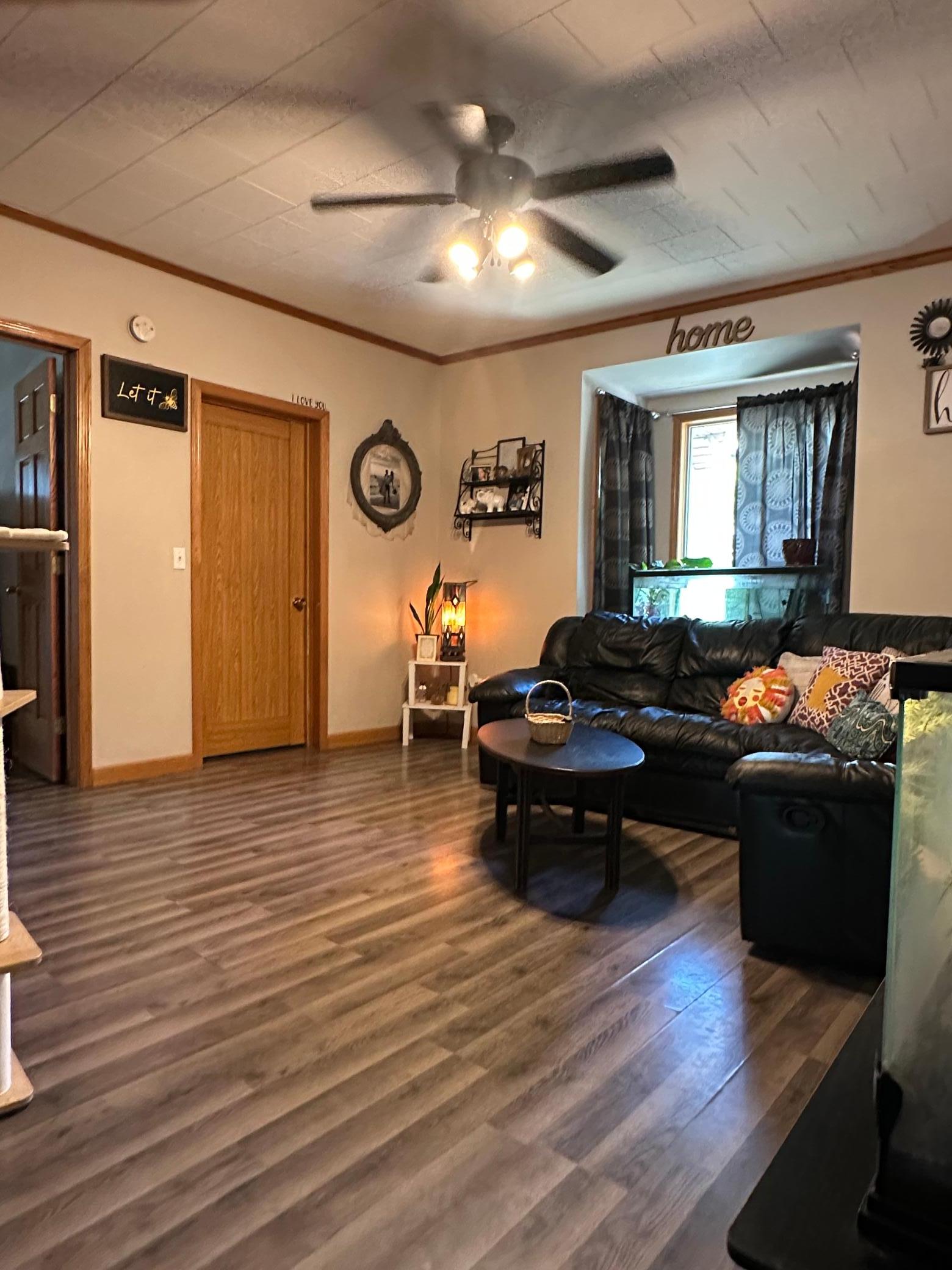 Livingroom with bay window