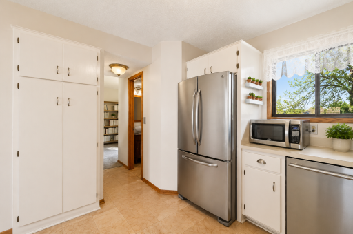 4505 Orchid Circle, Plymouth, MN 55446