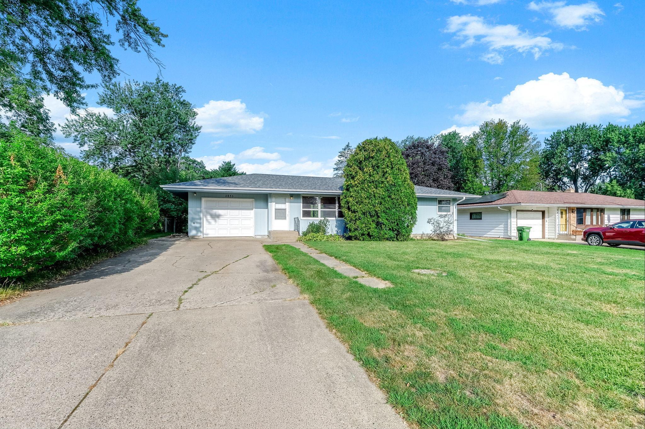 Welcome to 2835 Galtier St in Roseville MN