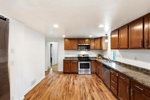 18-web-or-mls-1283-Rice-St-18.jpg