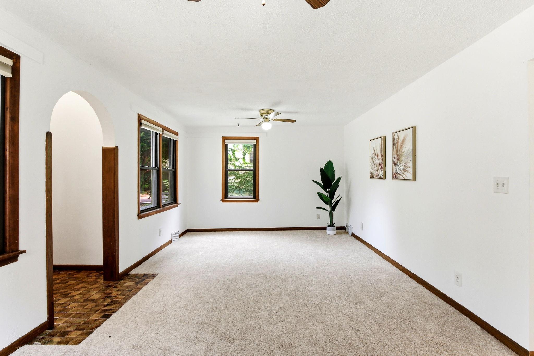 6-web-or-mls-896-4th-St-E-06.jpg