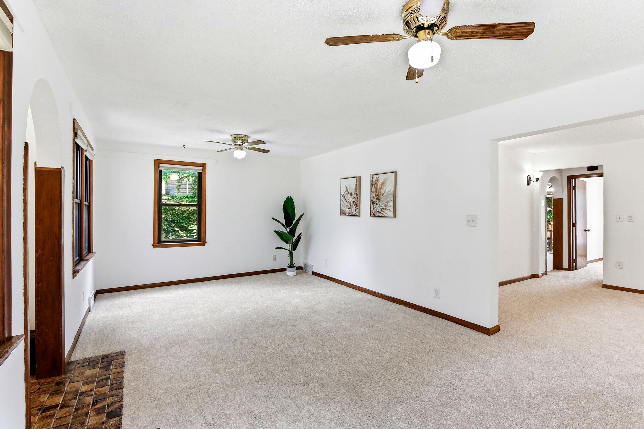 5-web-or-mls-896-4th-St-E-05.jpg