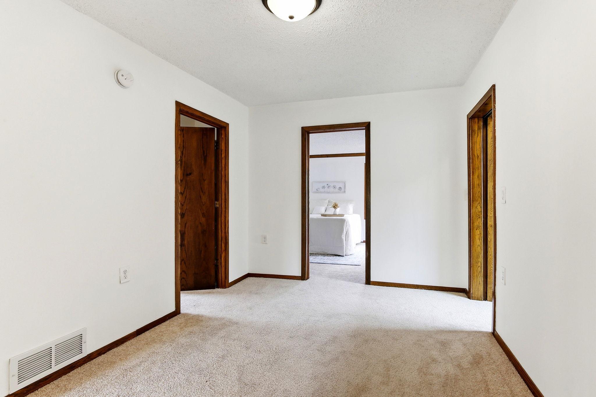 23-web-or-mls-896-4th-St-E-23.jpg