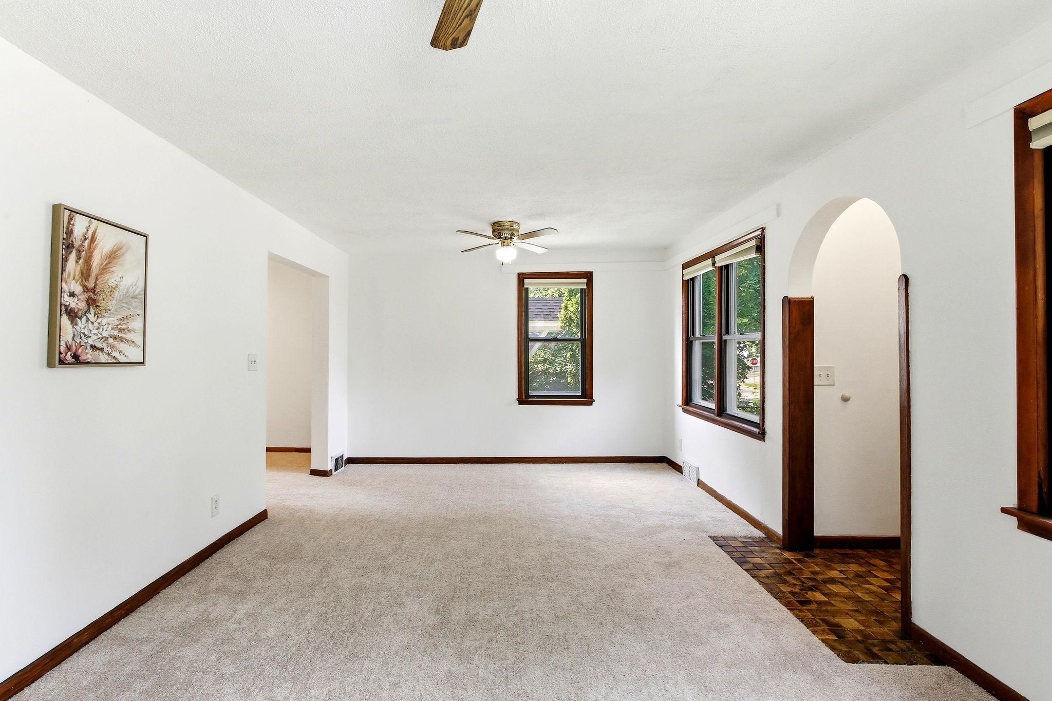 8-web-or-mls-896-4th-St-E-08.jpg