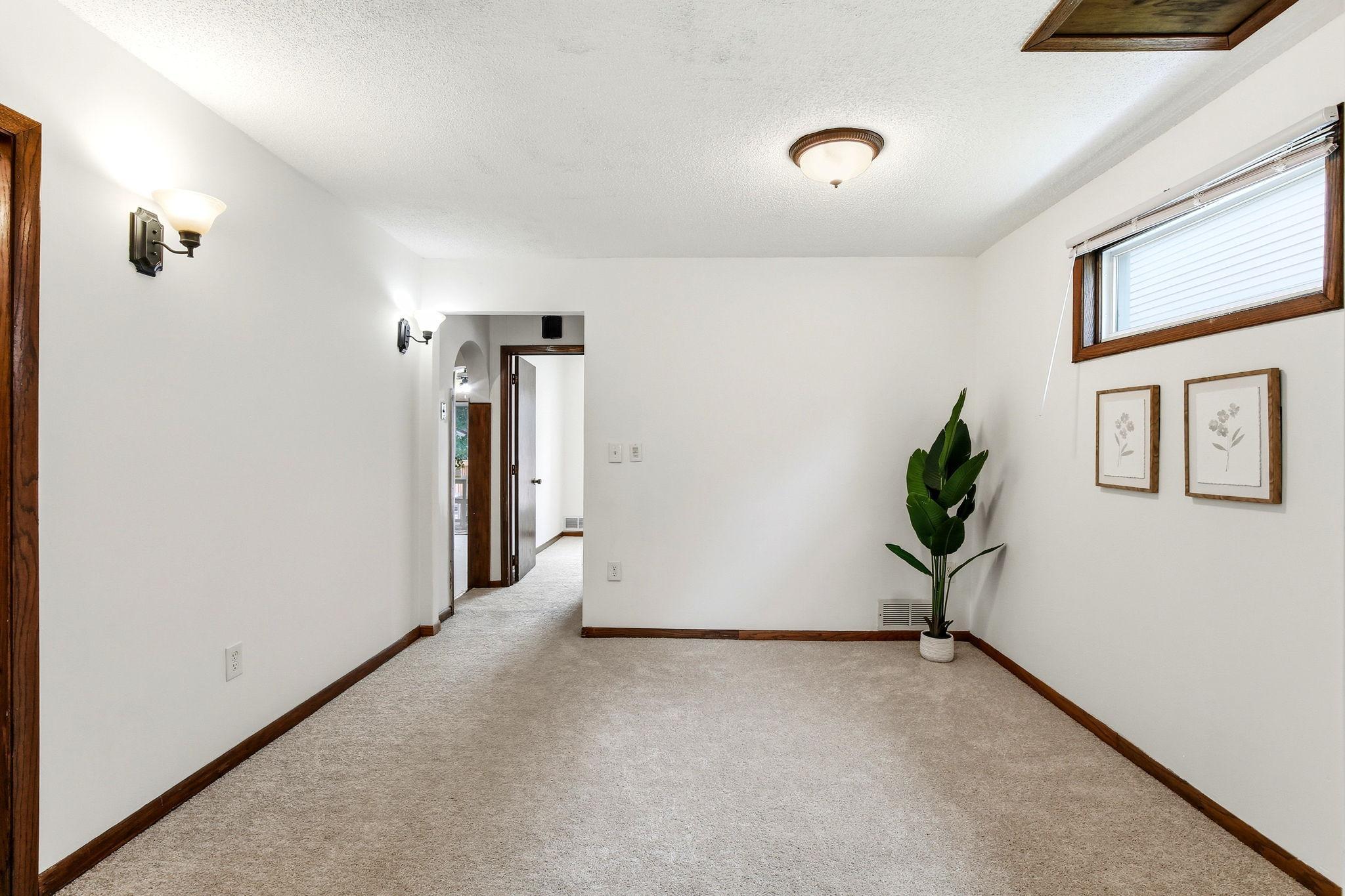 9-web-or-mls-896-4th-St-E-09.jpg