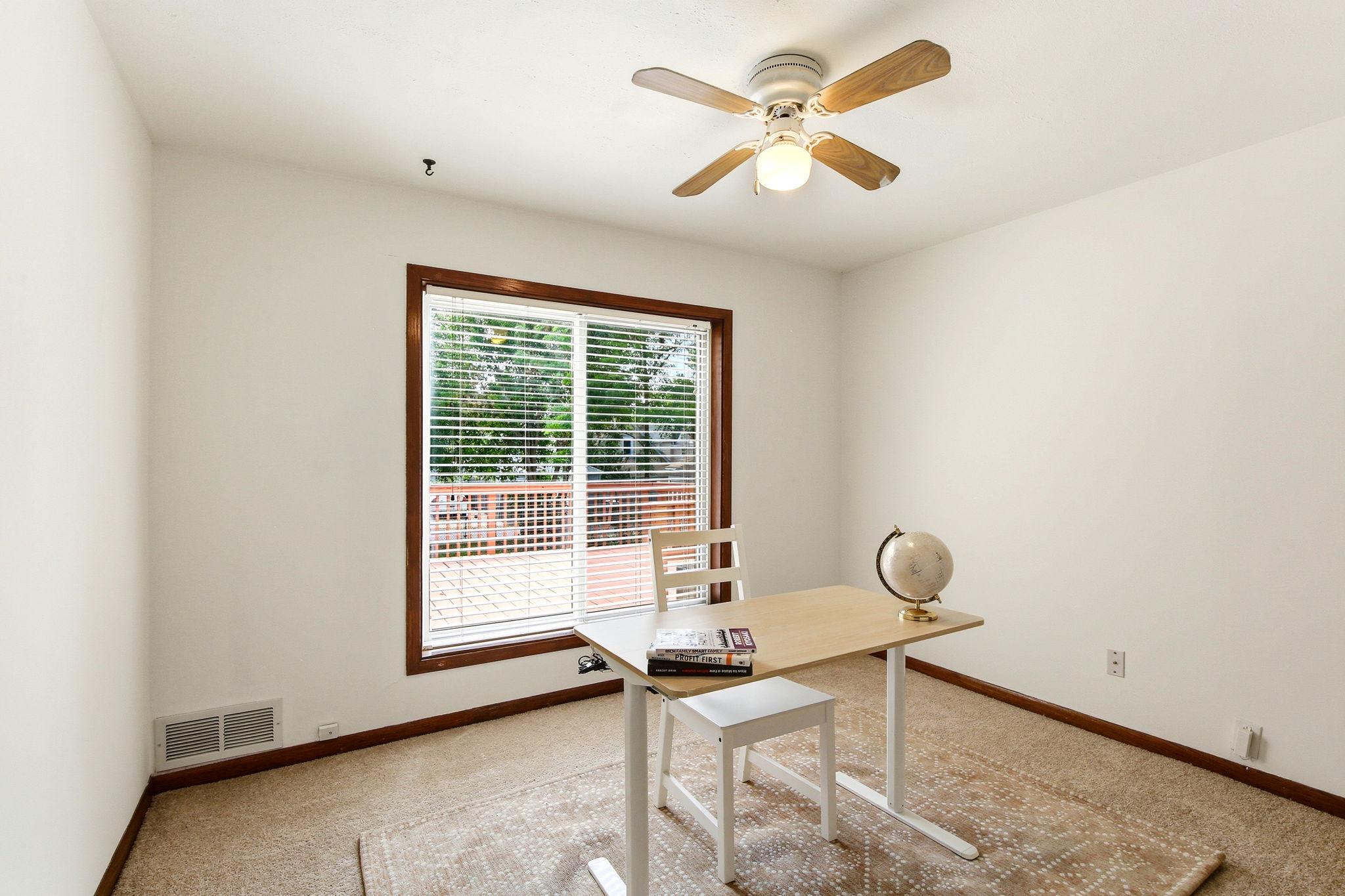 18-web-or-mls-896-4th-St-E-18.jpg