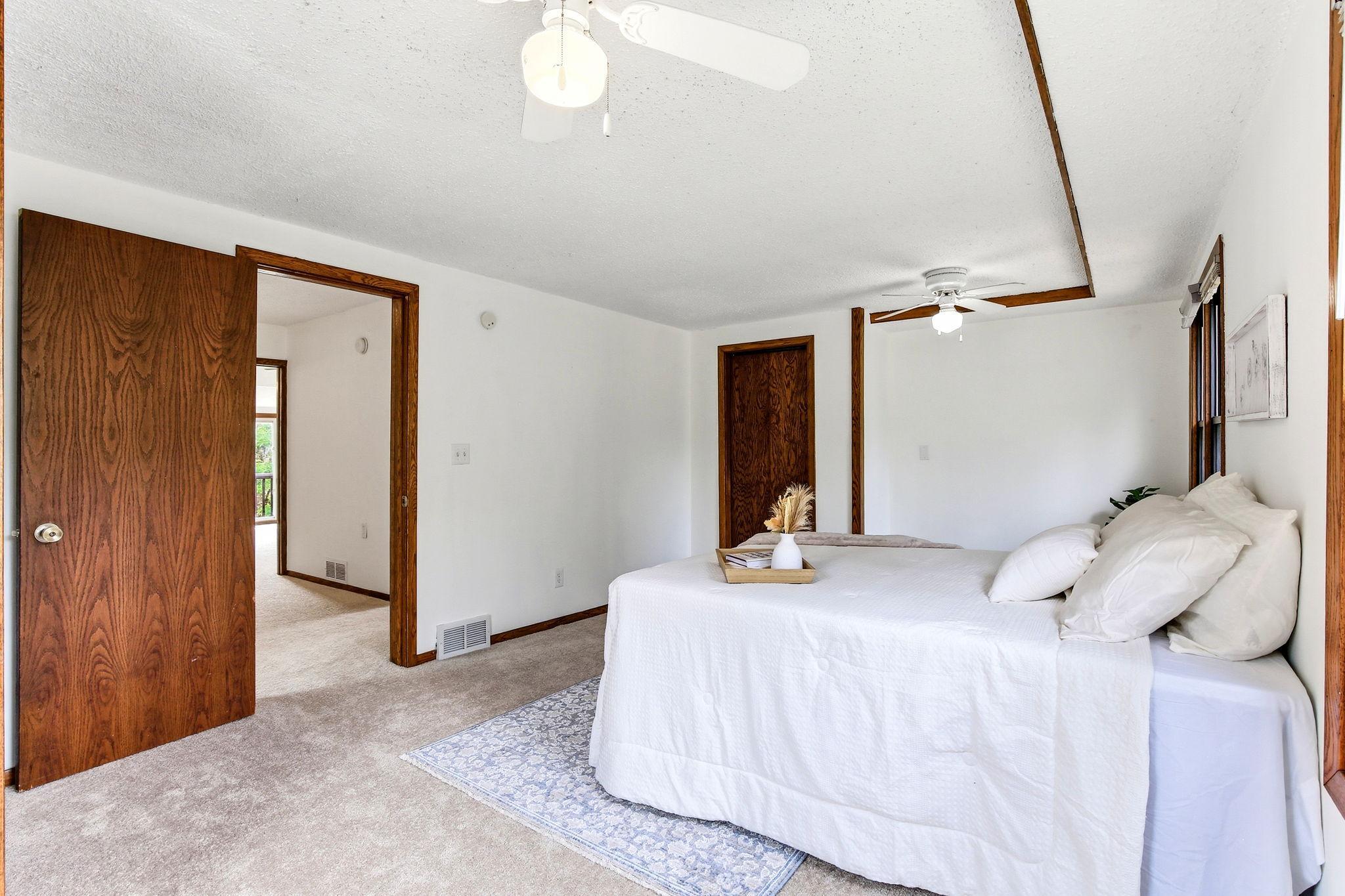 27-web-or-mls-896-4th-St-E-27.jpg