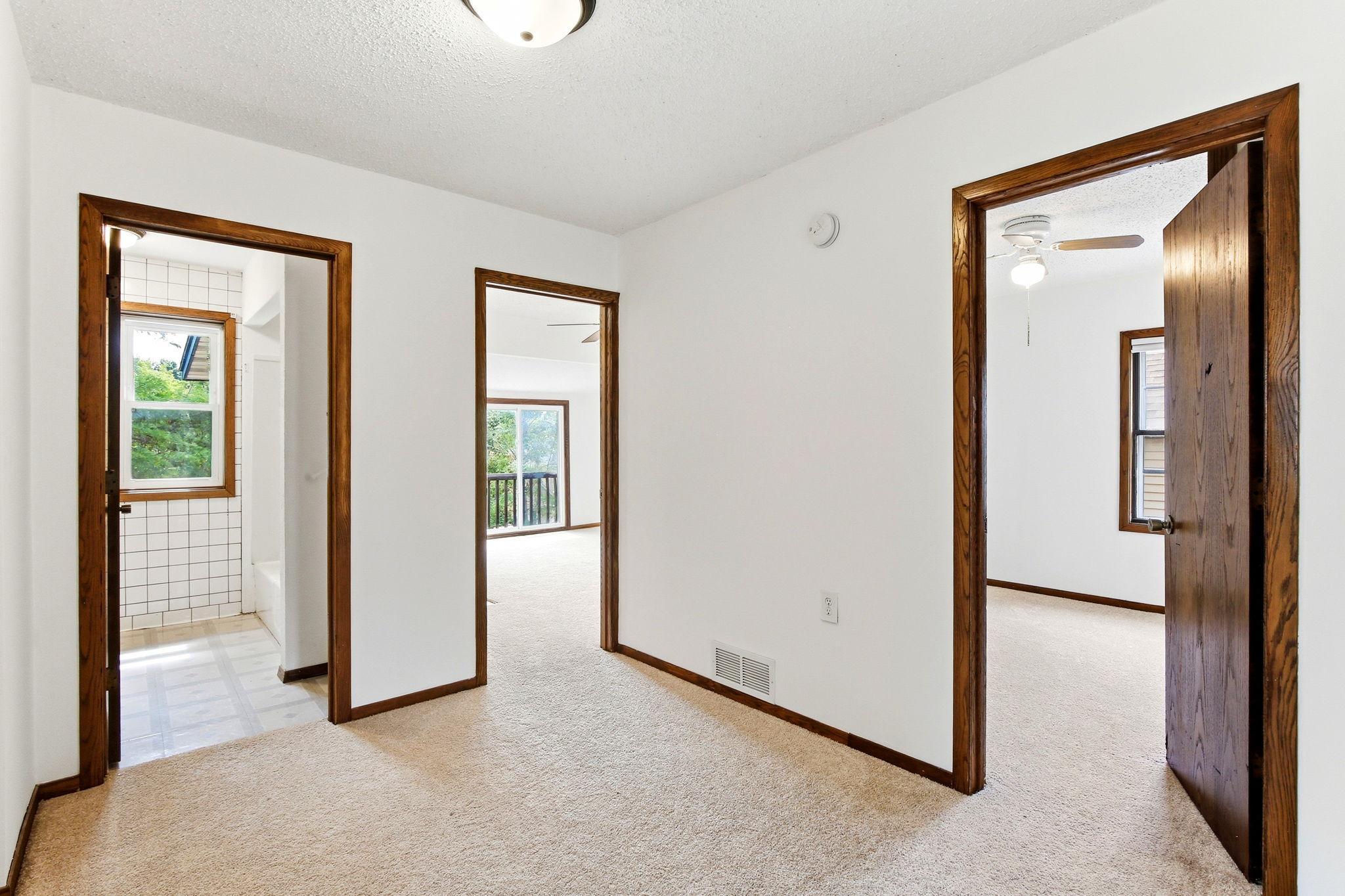 22-web-or-mls-896-4th-St-E-22.jpg