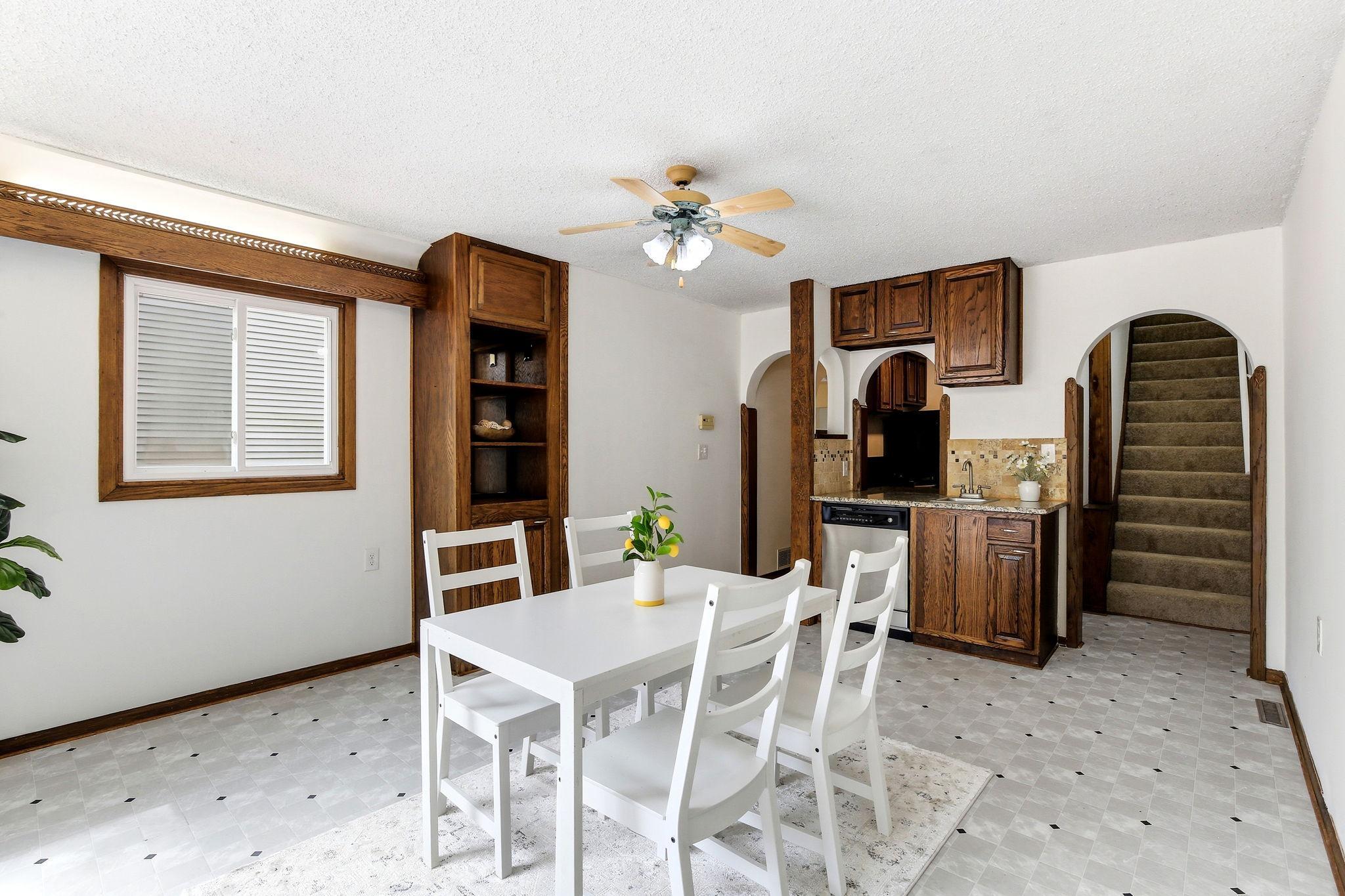 12-web-or-mls-896-4th-St-E-12.jpg