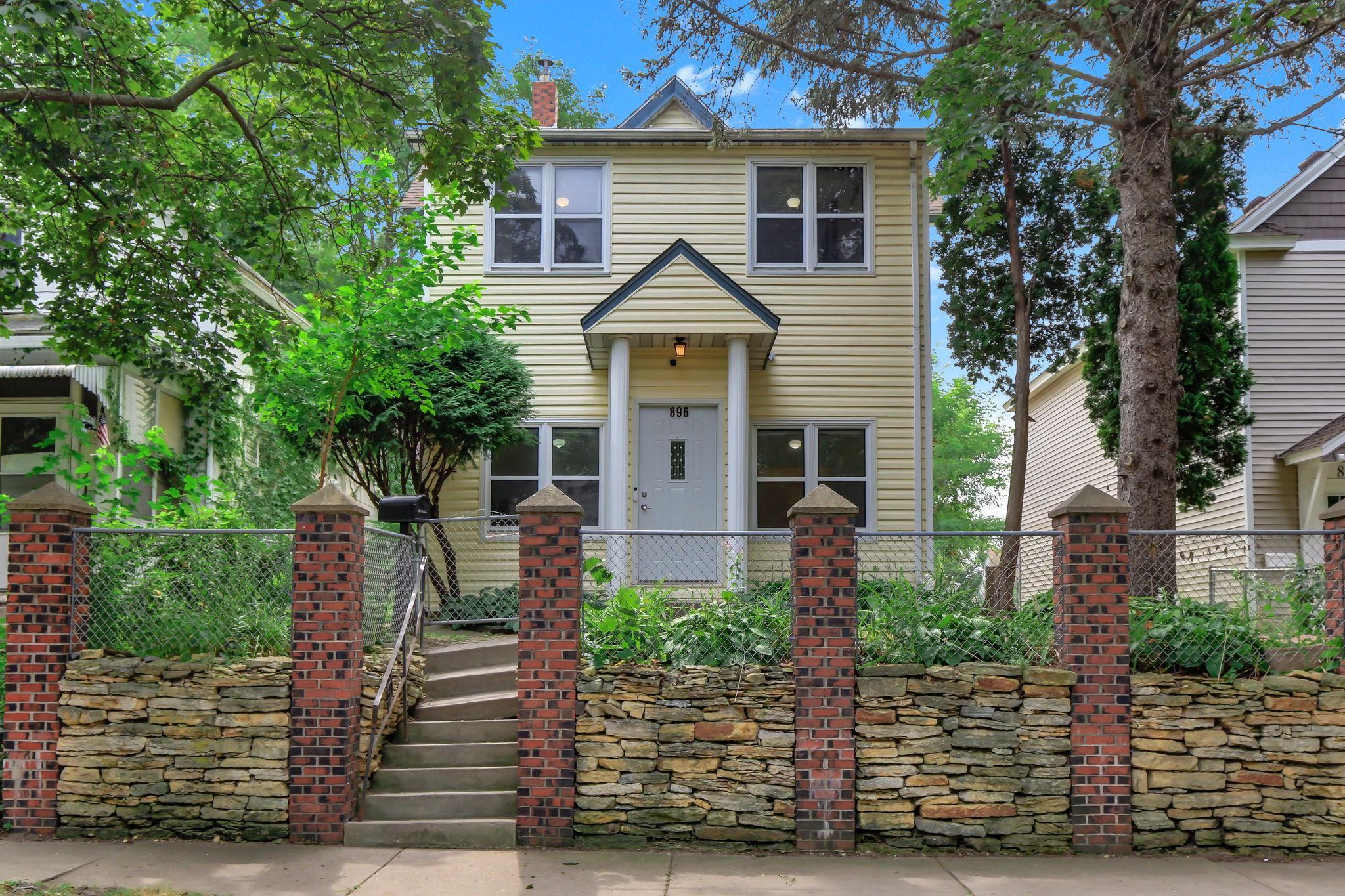1-web-or-mls-896-4th-St-E-01.jpg