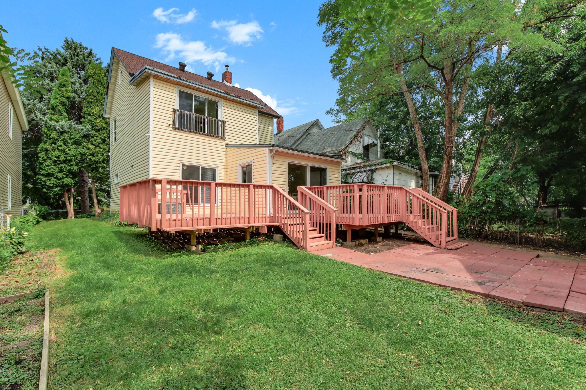 40-web-or-mls-896-4th-St-E-40.jpg