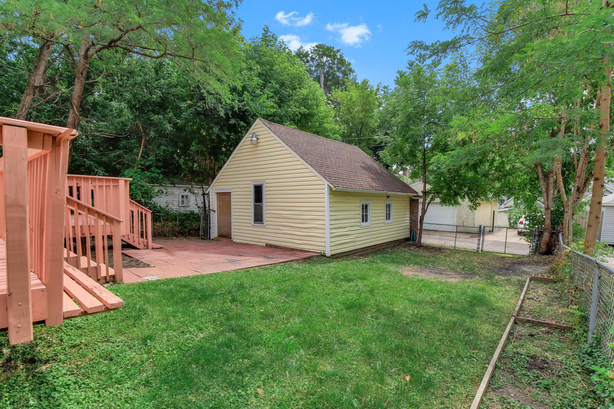 41-web-or-mls-896-4th-St-E-41.jpg