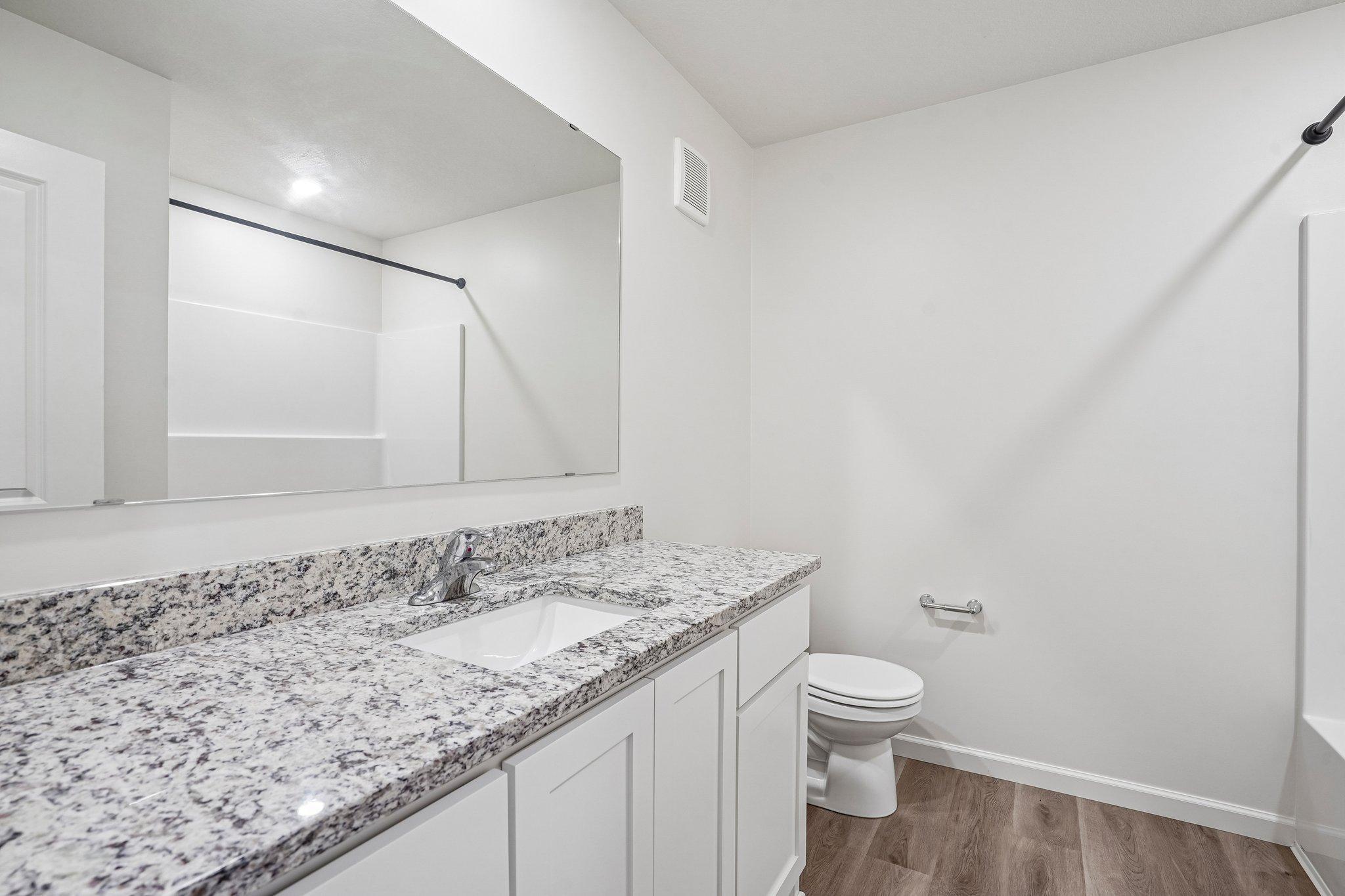 40-web-or-mls-397th St-S2008-038.jpg