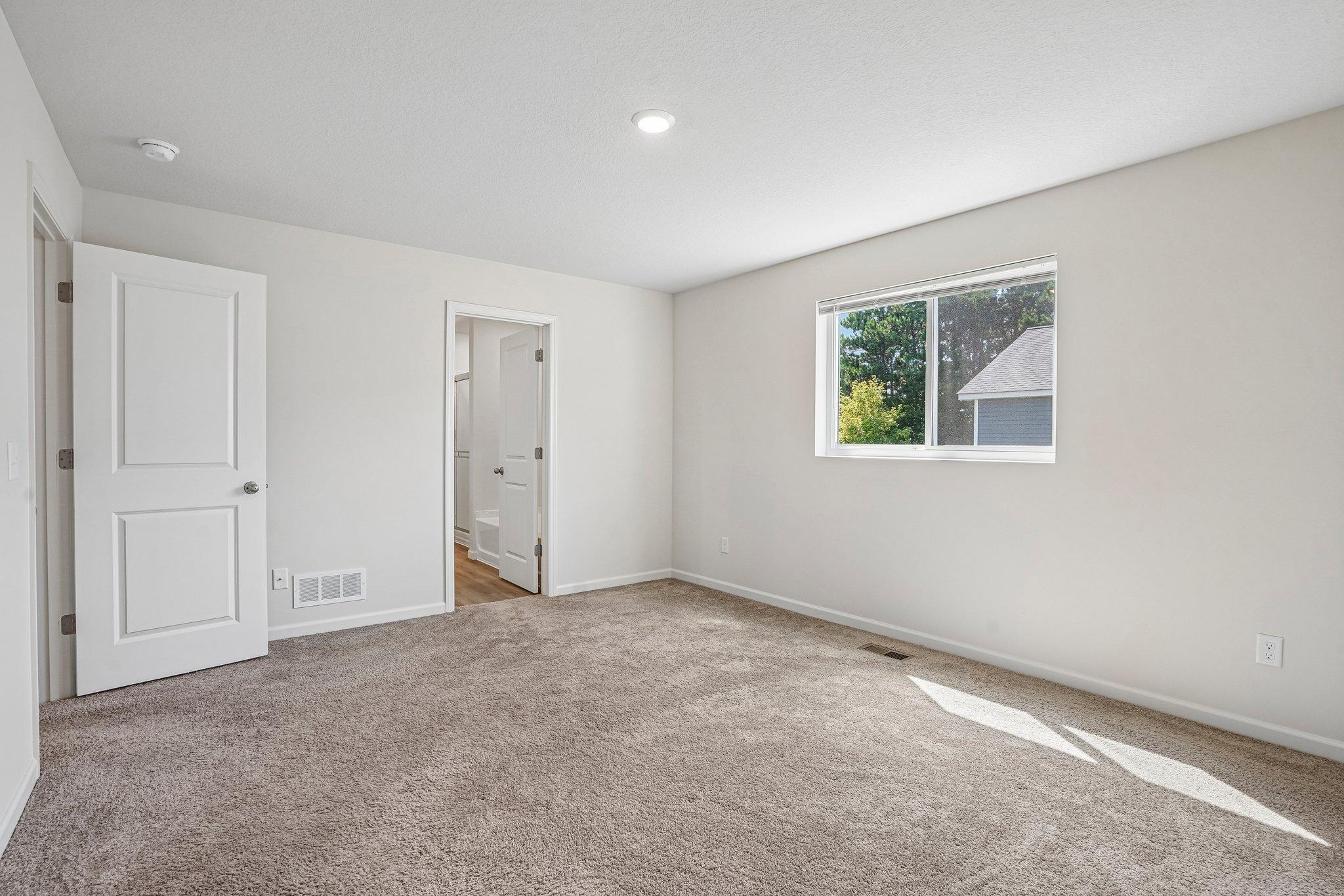 24-web-or-mls-397th St-S2008-022.jpg
