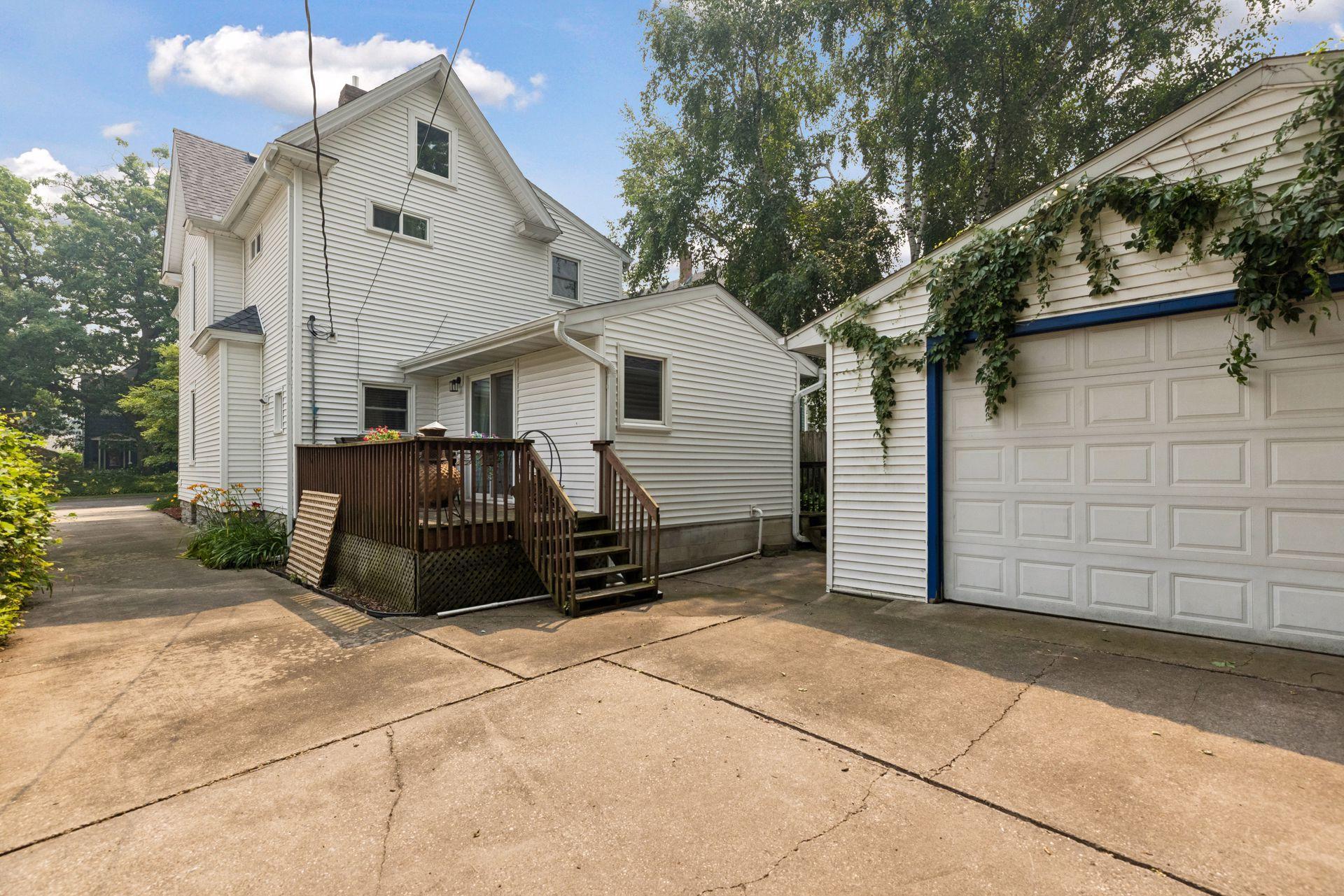 Oversized garage with a 9' door