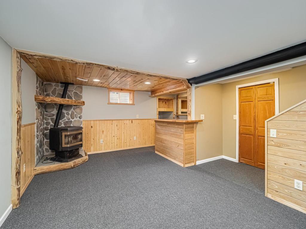 bar / pellet stove