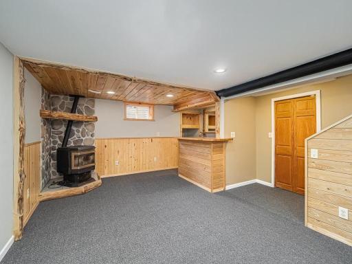 bar / pellet stove
