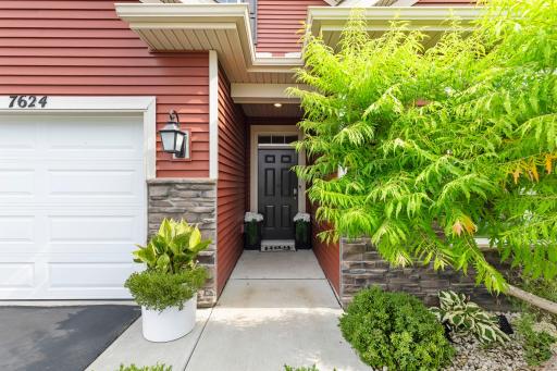 14-web-or-mls-7624 Ochoa Ave NE-12.jpg
