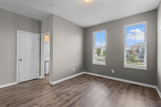 24-web-or-mls-6992 Huckleberry Dr-221.jpg