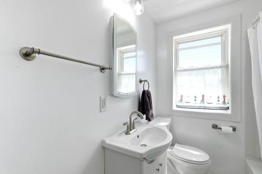 17-web-or-mls-1278-Hubbard-Ave-17.jpg