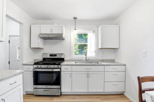 8-web-or-mls-1278-Hubbard-Ave-08.jpg