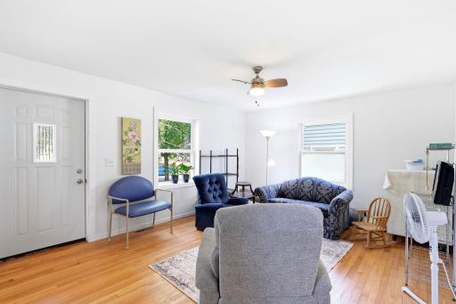 5-web-or-mls-1278-Hubbard-Ave-05.jpg